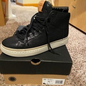 Uggs boots, boys/men’s size 7, NWT
